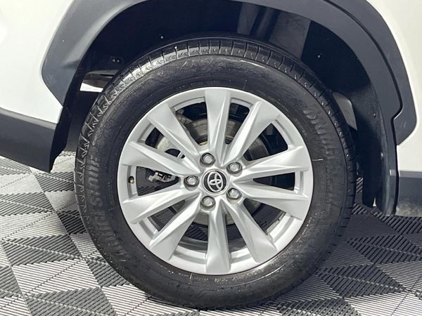 2025-Toyota-Corolla-Cross-18-XS image:7