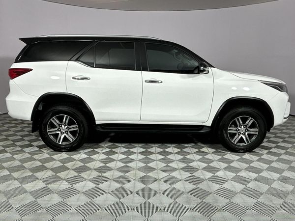 2021-Toyota-Fortuner-24-GD-6-Raised-Body-Auto image:17