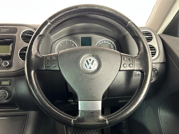 2009-Volkswagen-Tiguan-20-TDI-Track-Field-4Motion-Auto image:12