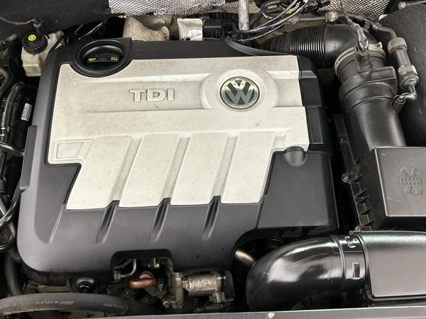 2009-Volkswagen-Tiguan-20-TDI-Track-Field-4Motion-Auto image:13