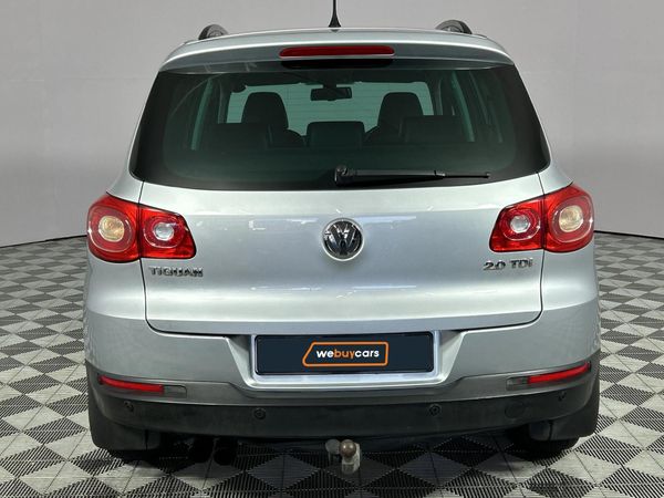 2009-Volkswagen-Tiguan-20-TDI-Track-Field-4Motion-Auto image:18