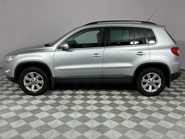 2009-Volkswagen-Tiguan-20-TDI-Track-Field-4Motion-Auto image:19