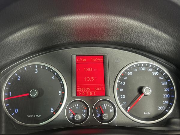 2009-Volkswagen-Tiguan-20-TDI-Track-Field-4Motion-Auto image:2