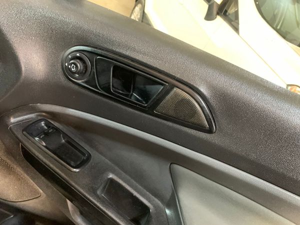 2017-Ford-EcoSport-15-TiVCT-Ambiente image:13