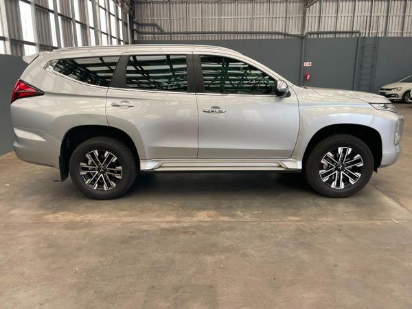 2022-Mitsubishi-Pajero-Sport-24D-4x4-Exceed-Auto image:2