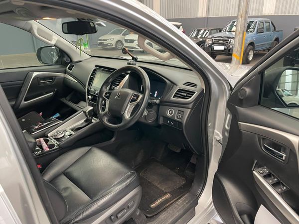 2022-Mitsubishi-Pajero-Sport-24D-4x4-Exceed-Auto image:3