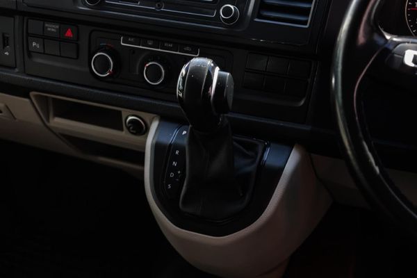 2020-Volkswagen-Kombi-20-TDI-Auto-103kW-Trendline image:14