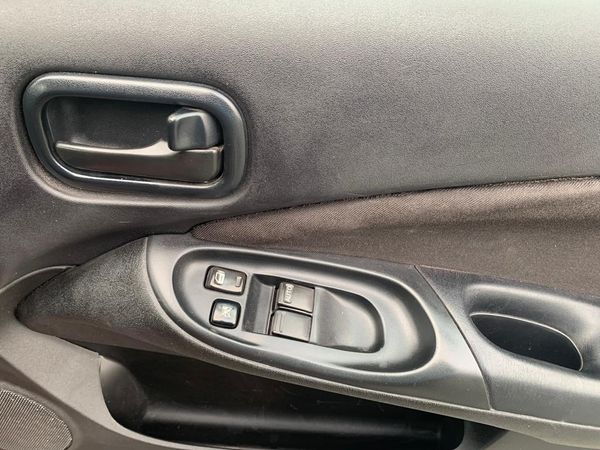 2004-Nissan-Almera-16-Luxury-Automatic image:12