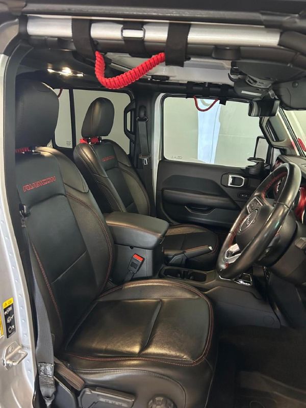 2023-Jeep-Gladiator-Rubicon-36-4x4-Auto-Double-Cab image:10