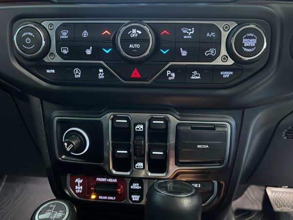 2023-Jeep-Gladiator-Rubicon-36-4x4-Auto-Double-Cab image:15
