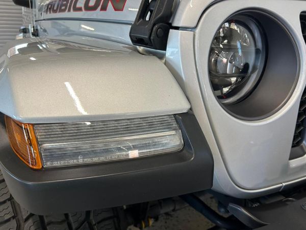 2023-Jeep-Gladiator-Rubicon-36-4x4-Auto-Double-Cab image:21