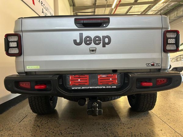 2023-Jeep-Gladiator-Rubicon-36-4x4-Auto-Double-Cab image:6