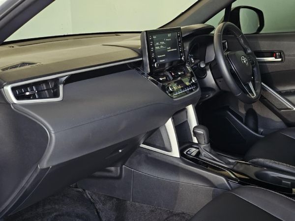2024-Toyota-Corolla-Cross-18-XS-Hybrid image:10