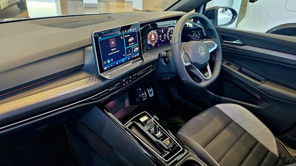 2026-Volkswagen-Golf-14-TSI-R-Line-Auto-110kw image:13