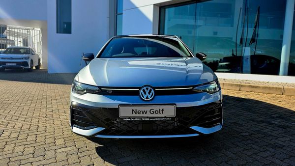 2026-Volkswagen-Golf-14-TSI-R-Line-Auto-110kw image:1
