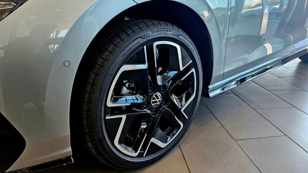 2026-Volkswagen-Golf-14-TSI-R-Line-Auto-110kw image:21