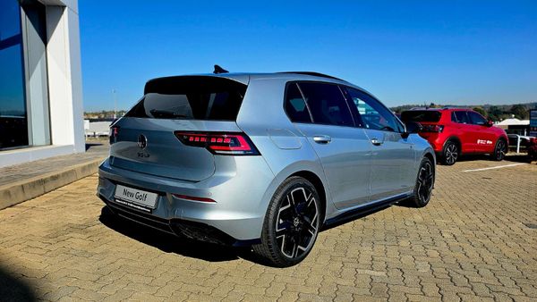 2026-Volkswagen-Golf-14-TSI-R-Line-Auto-110kw image:3