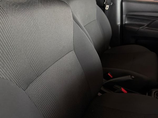 2025-Suzuki-Ertiga-15-GA image:9