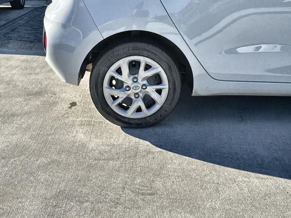2018-Hyundai-Grand-i10-10-Motion image:8