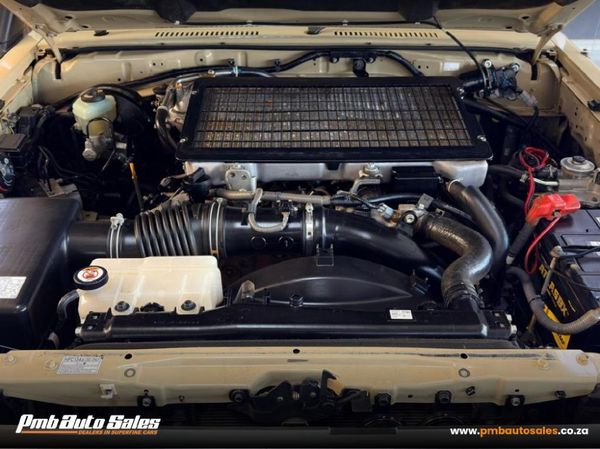 2023-Toyota-Land-Cruiser-79-45-D-Double-Cab image:9