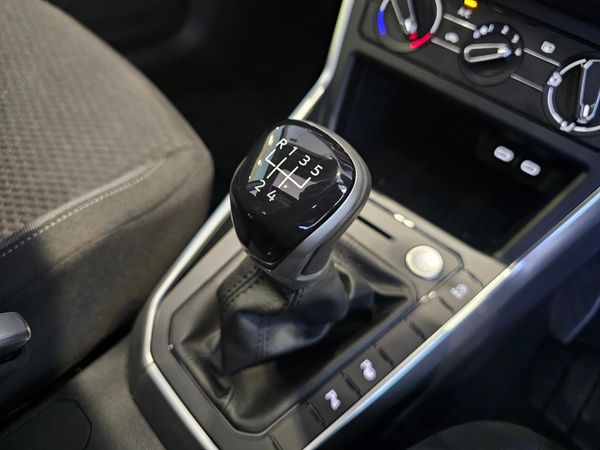 2026-Volkswagen-Polo-10-TSI-Life image:1