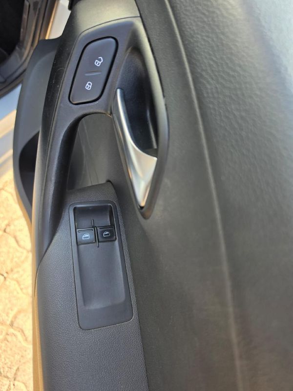 2021-Volkswagen-Polo-Vivo-14-Trendline-5-dr image:6