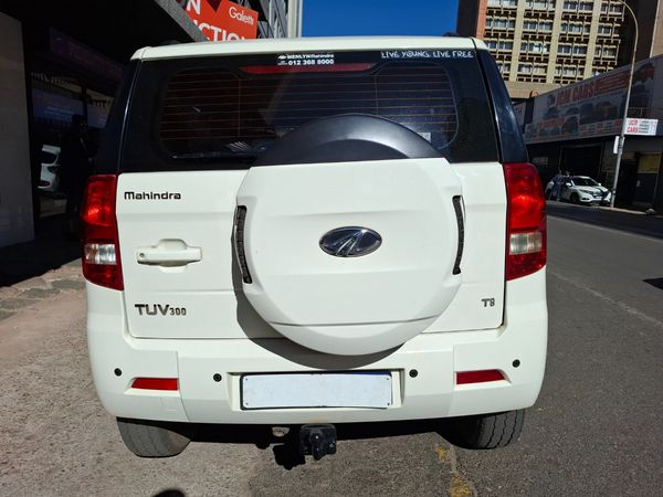 2018-Mahindra-TUV-300-15-TD-7-seat image:3