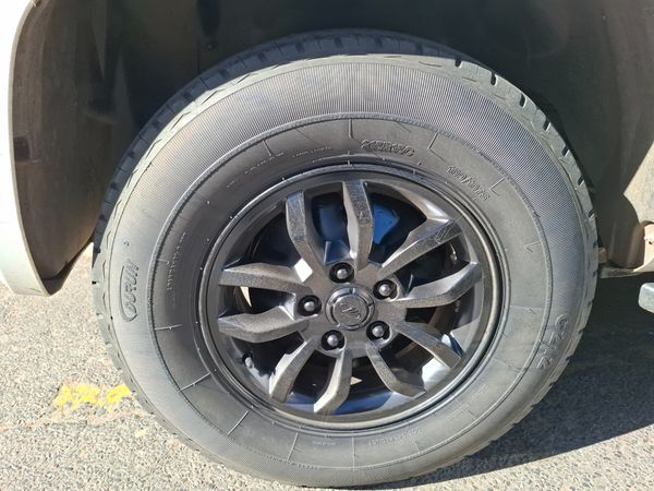 2018-Mahindra-TUV-300-15-TD-7-seat image:7