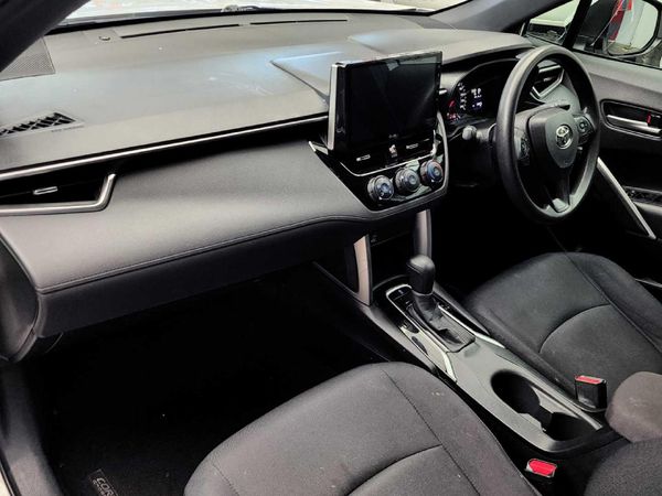 2022-Toyota-Corolla-Cross-18-XI image:15