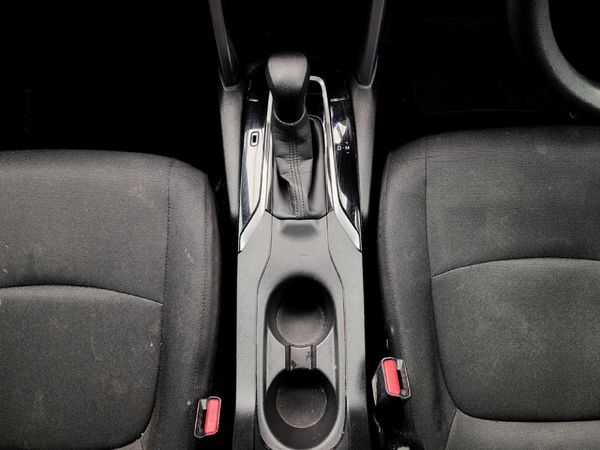 2022-Toyota-Corolla-Cross-18-XI image:17