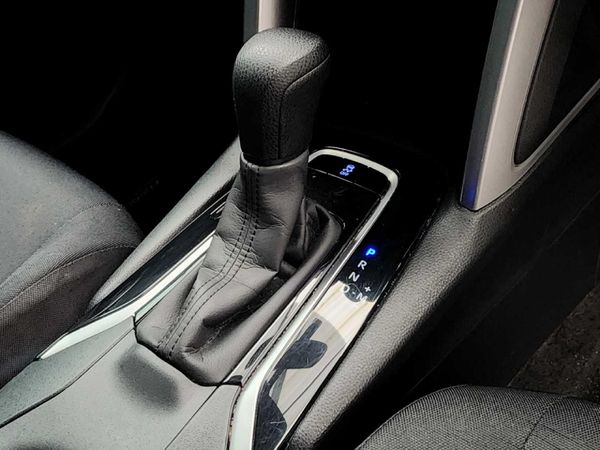 2022-Toyota-Corolla-Cross-18-XI image:8
