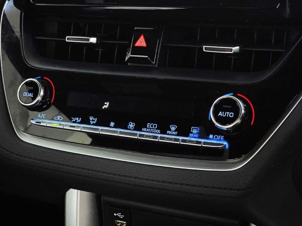 2025-Toyota-Corolla-Cross-18-XS-Hybrid image:10