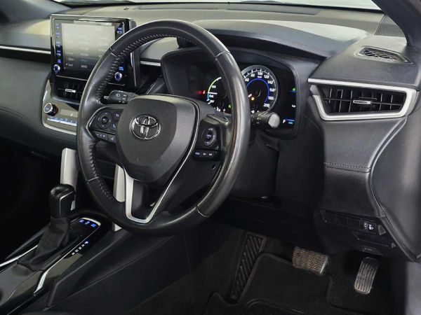2025-Toyota-Corolla-Cross-18-XS-Hybrid image:8