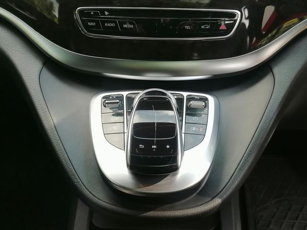2018-Mercedes-Benz-V-Class-V-250-Bluetec-Avantgarde-Auto image:8