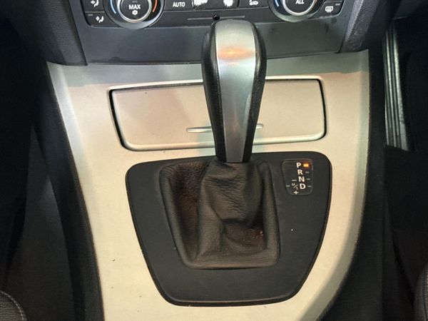 2010-BMW-3-Series-320d-Innovation-Auto image:9