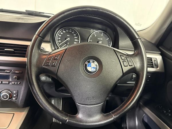 2010-BMW-3-Series-320d-Innovation-Auto image:11