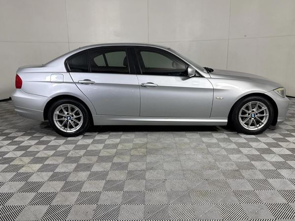 2010-BMW-3-Series-320d-Innovation-Auto image:16