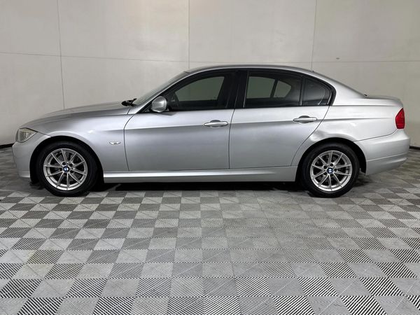 2010-BMW-3-Series-320d-Innovation-Auto image:18