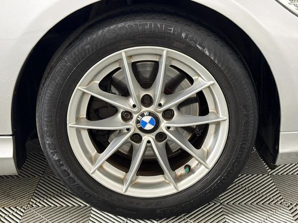 2010-BMW-3-Series-320d-Innovation-Auto image:4