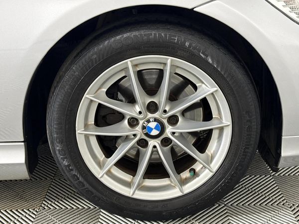 2010-BMW-3-Series-320d-Innovation-Auto image:5