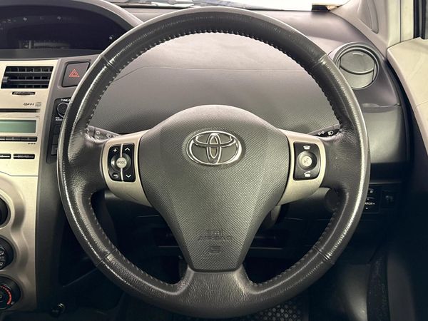 2009-Toyota-Yaris-T3-5-dr image:12