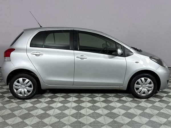 2009-Toyota-Yaris-T3-5-dr image:17