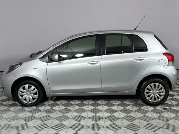 2009-Toyota-Yaris-T3-5-dr image:19