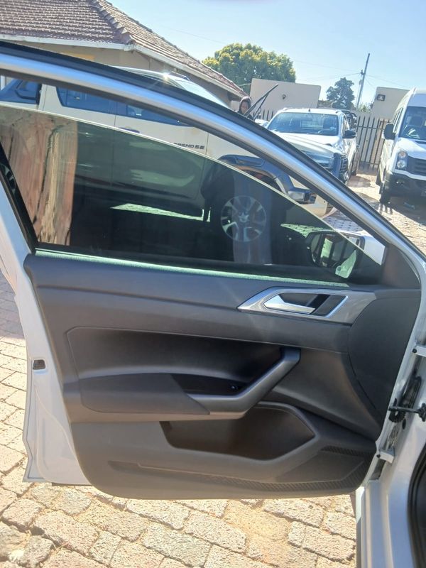 2019-Volkswagen-Polo-10-TSI-Comfortline-Auto image:11