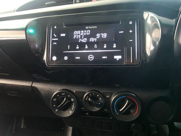 2022-Toyota-Hilux-20-VVTi-S-Single-Cab image:13