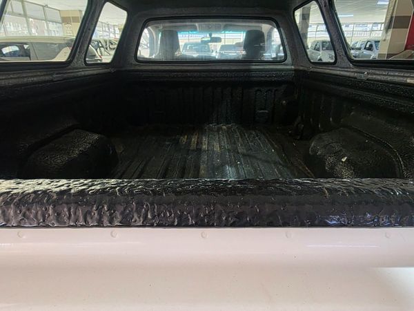 2022-Toyota-Hilux-20-VVTi-S-Single-Cab image:14