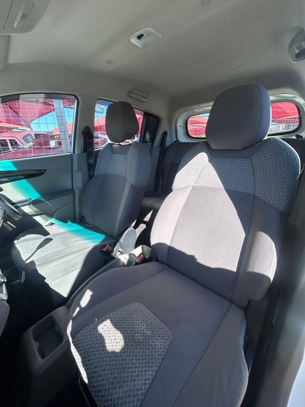 2016-Mahindra-KUV-100-12-K6 image:8
