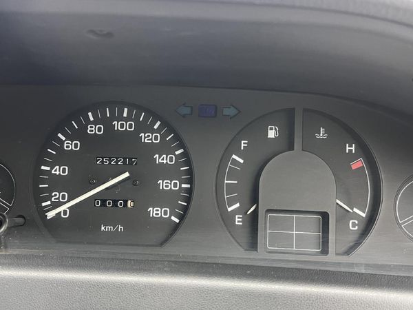 2000-Toyota-Conquest-130-Tazz image:9