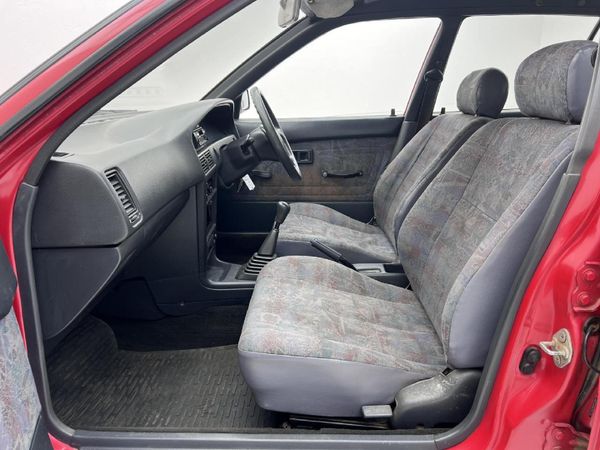 2000-Toyota-Conquest-130-Tazz image:6