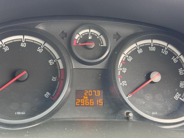 2011-Opel-Corsa-14-Essentia-5-dr image:9